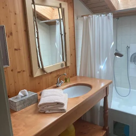 Berglodge Velden Koestenberg フェルデン・アム・ヴェルターゼー