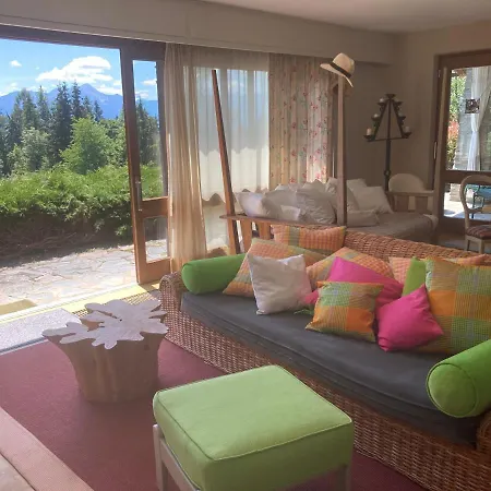 Berglodge Velden Koestenberg フェルデン・アム・ヴェルターゼー